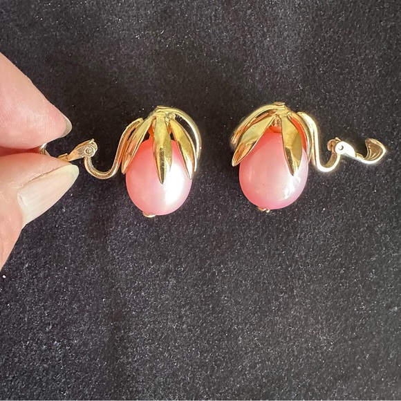 Vintage Napier Gold and Pink Clip-On Earrings Signed - Picture 4 of 11